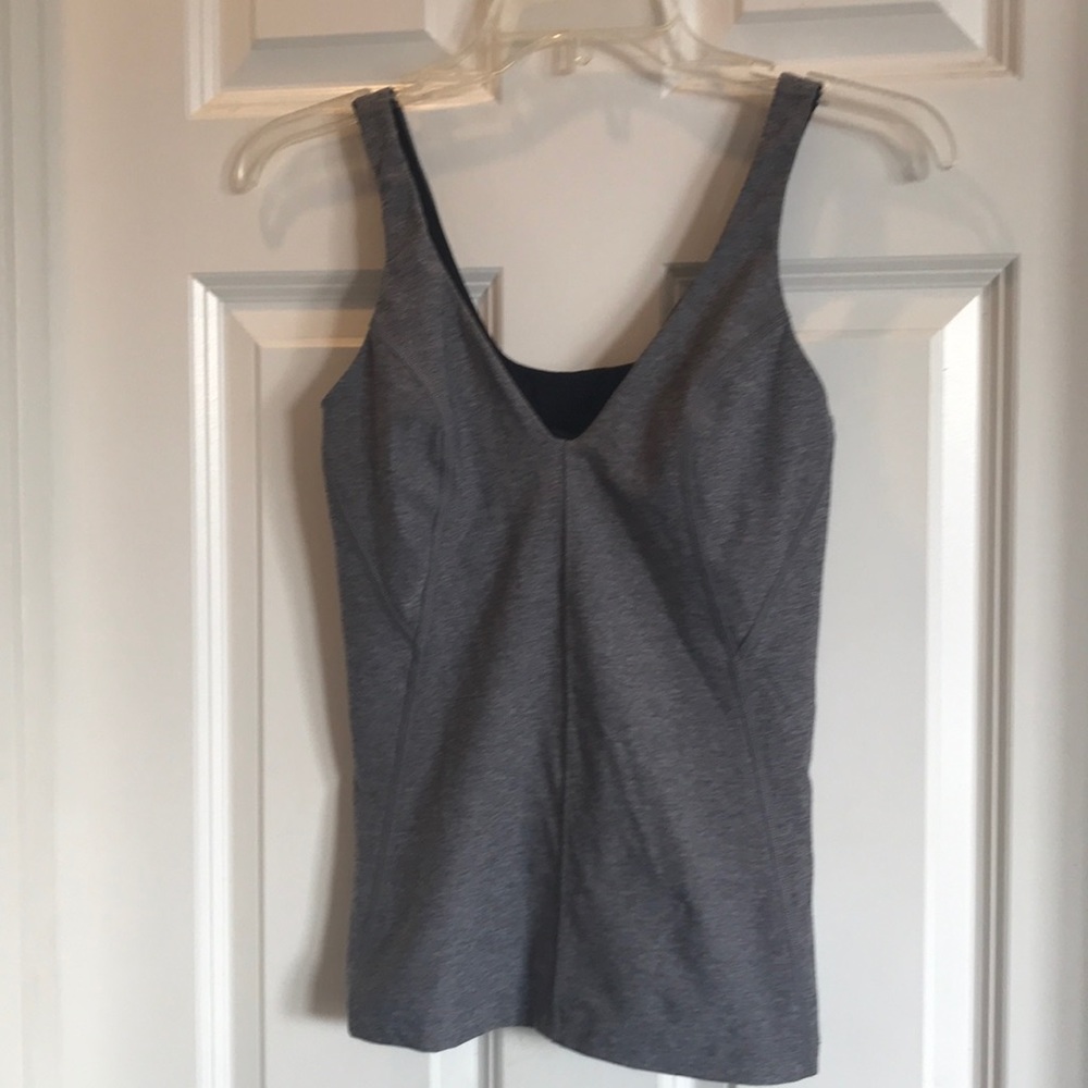 Women’s Lululemon workout top